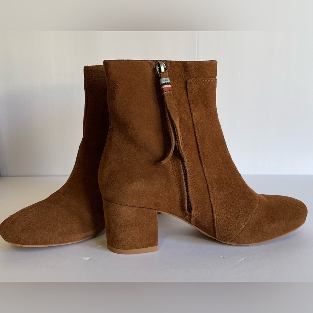 EUC Toms Women’s Evie Zippered Ankle Boots.